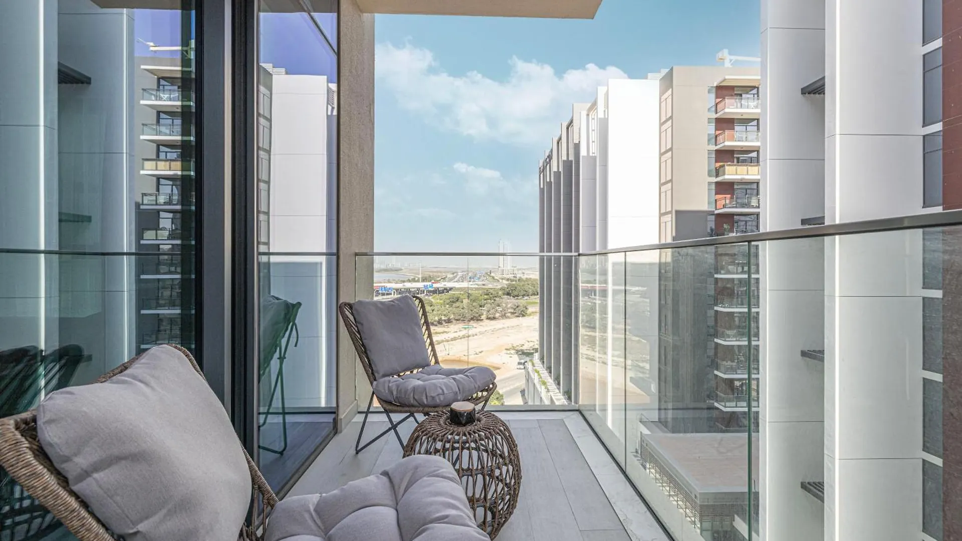 High-End 1Br-Panoramic Views, Pool With Burj Khalifa View, Padel & Rooftop Bbq Experience Dubai Appartement