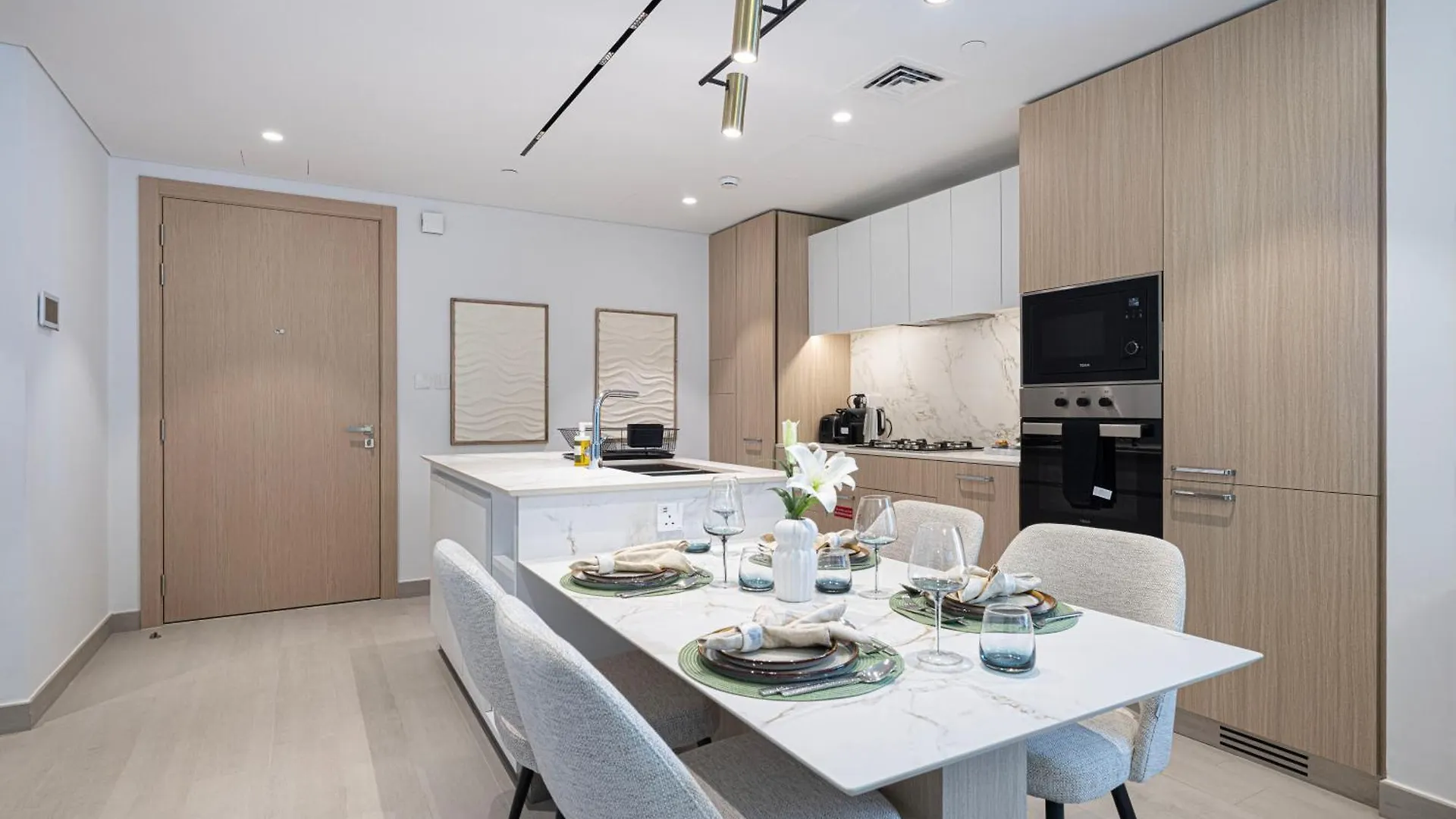 Apartment High-End 1Br-Panoramic Views, Pool With Burj Khalifa View, Padel & Rooftop Bbq Experience Dubai