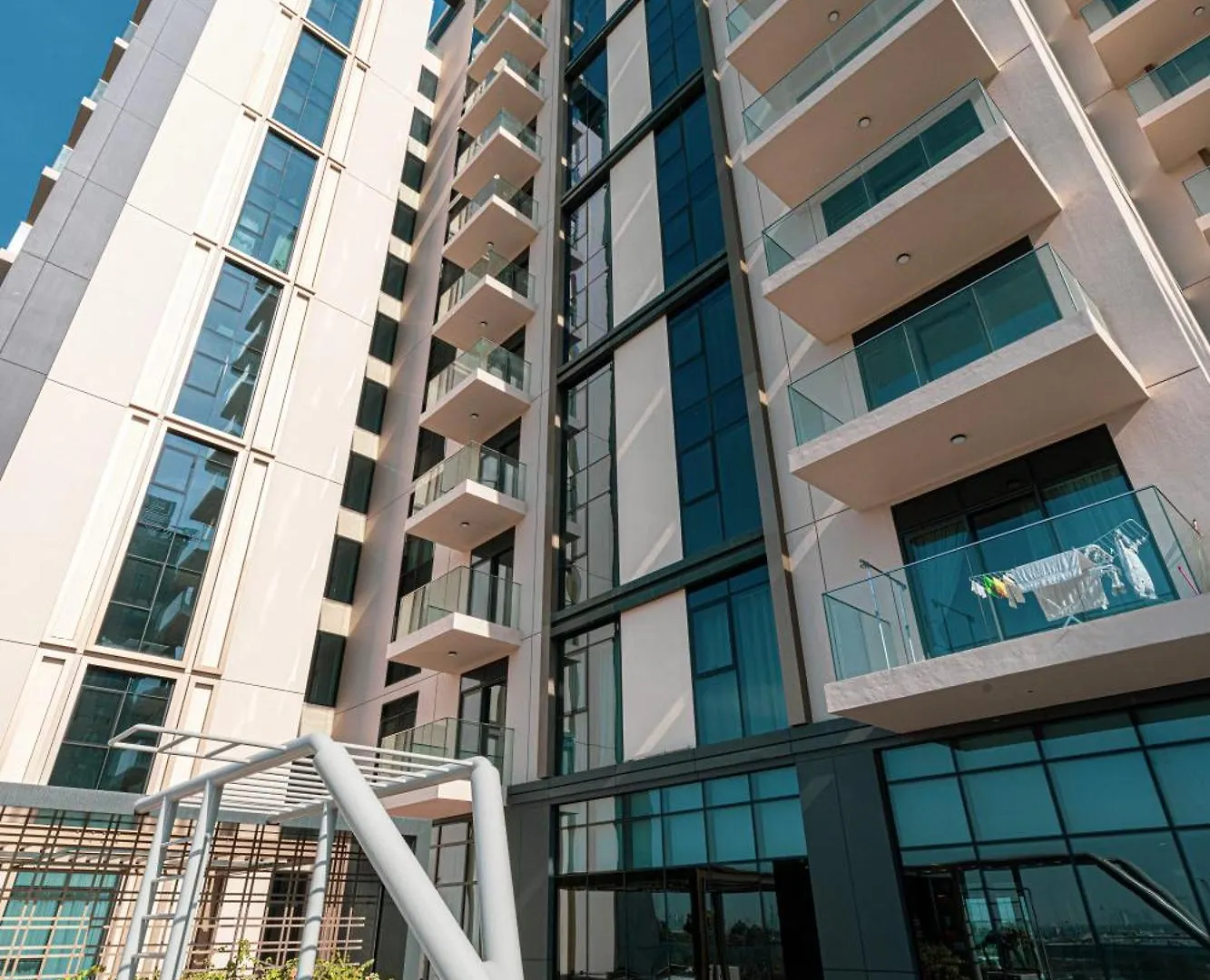 High-End 1Br-Panoramic Views, Pool With Burj Khalifa View, Padel & Rooftop Bbq Experience Dubai Apartment