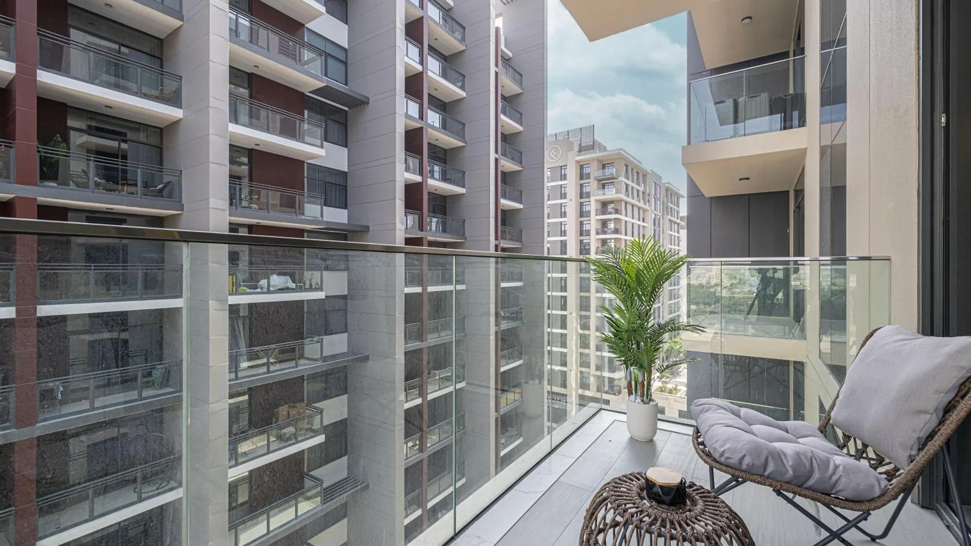 High-End 1Br-Panoramic Views, Pool With Burj Khalifa View, Padel & Rooftop Bbq Experience Dubai United Arab Emirates