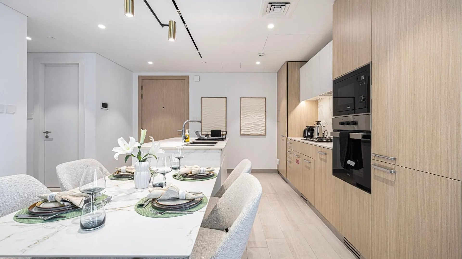 Apartment High-End 1Br-Panoramic Views, Pool With Burj Khalifa View, Padel & Rooftop Bbq Experience Dubai