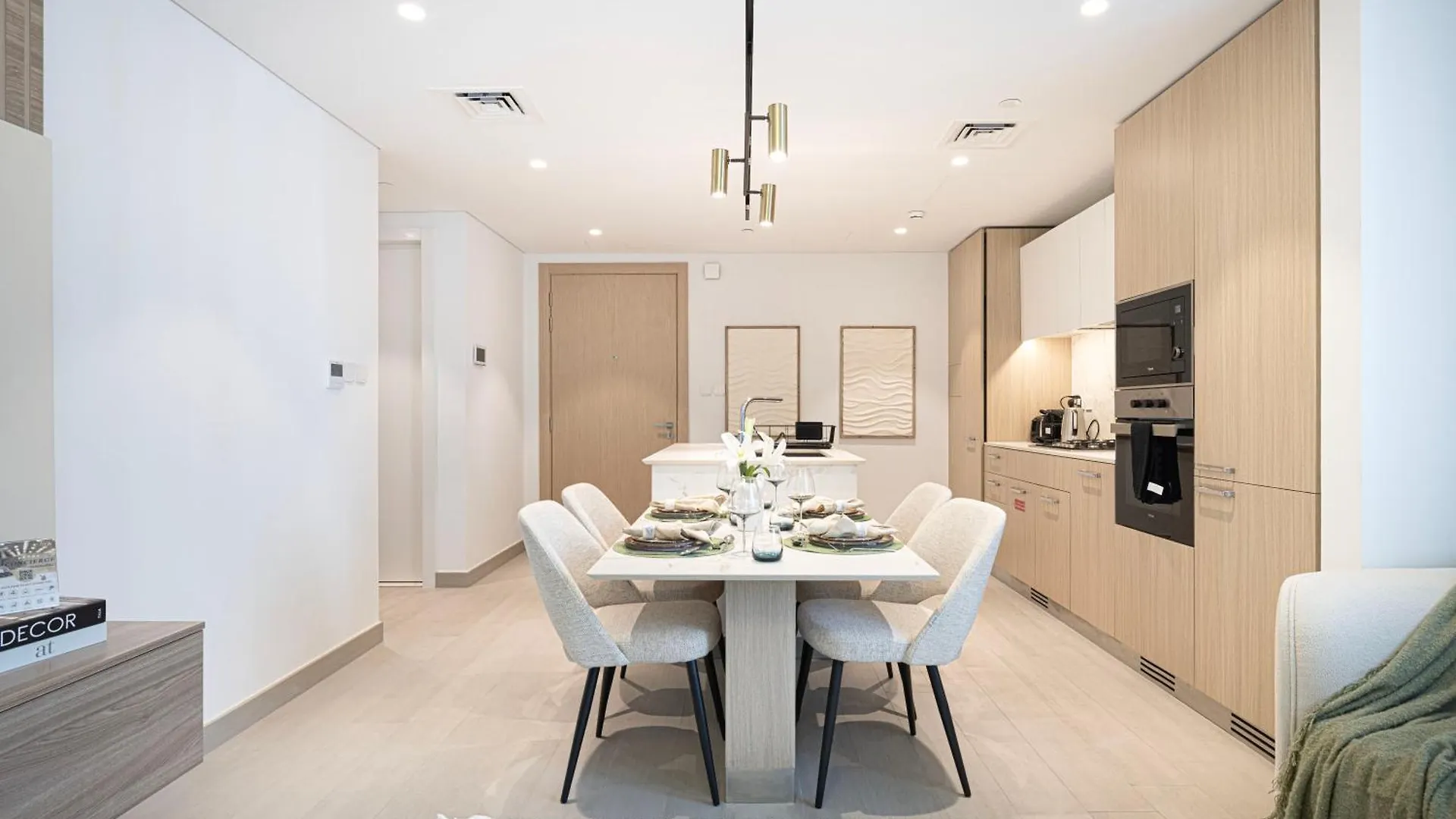 Apartment High-End 1Br-Panoramic Views, Pool With Burj Khalifa View, Padel & Rooftop Bbq Experience Dubai