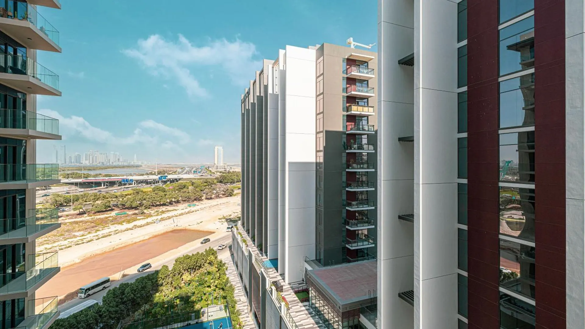 Apartment High-End 1Br-Panoramic Views, Pool With Burj Khalifa View, Padel & Rooftop Bbq Experience Dubai