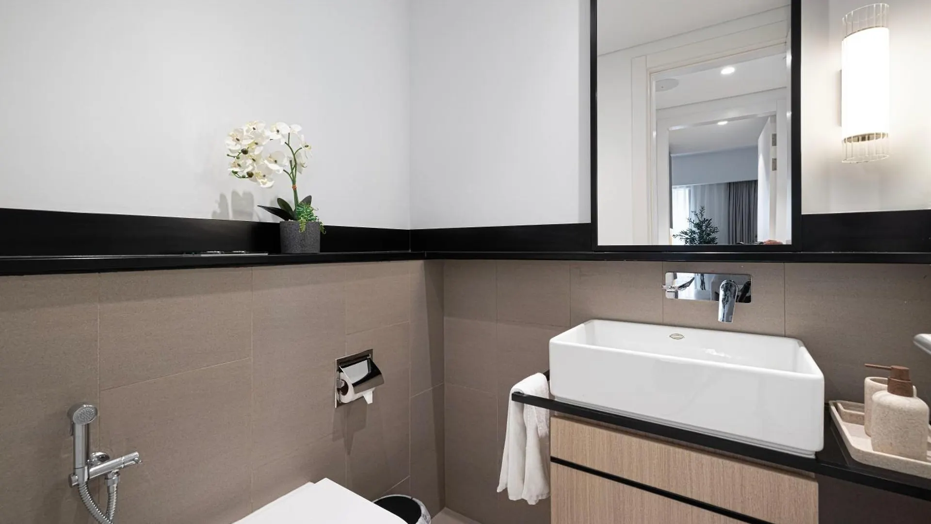 High-End 1Br-Panoramic Views, Pool With Burj Khalifa View, Padel & Rooftop Bbq Experience Dubai