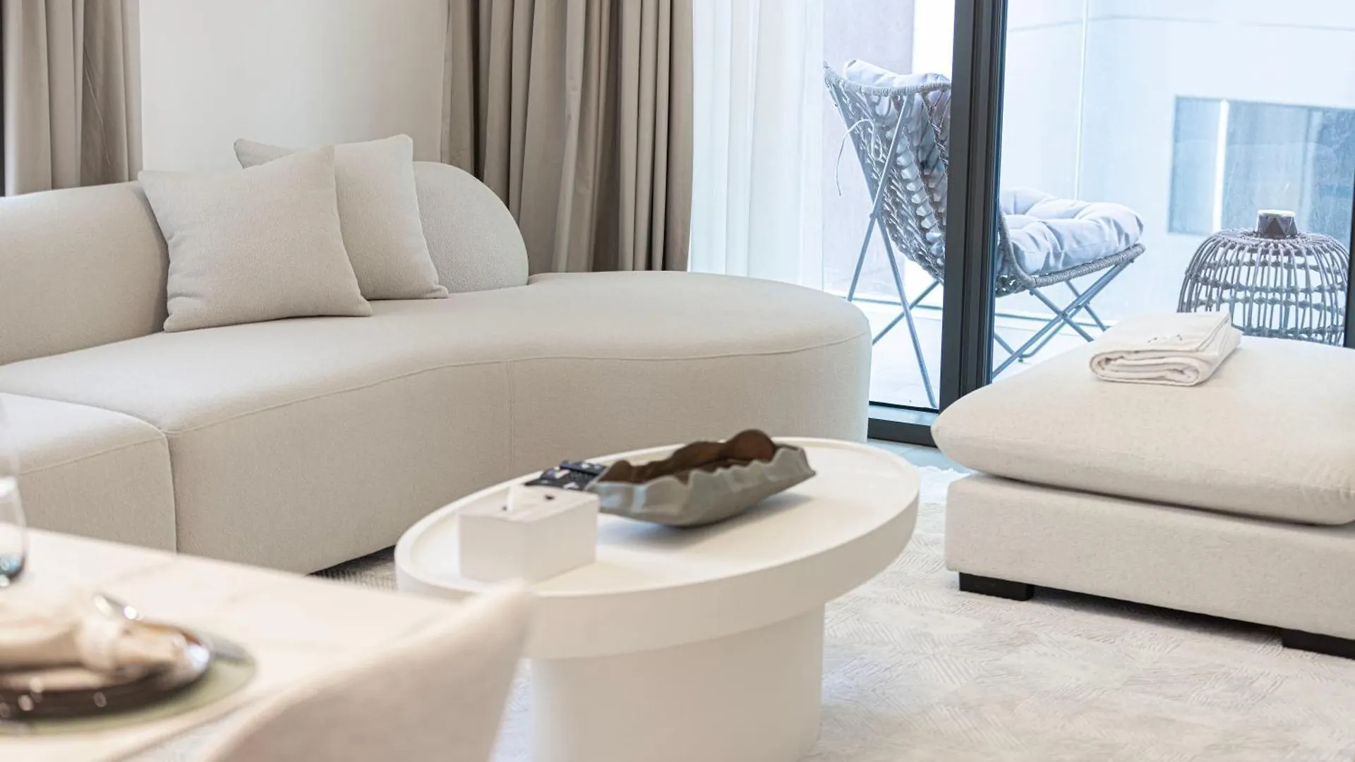 High-End 1Br-Panoramic Views, Pool With Burj Khalifa View, Padel & Rooftop Bbq Experience Dubai Apartment