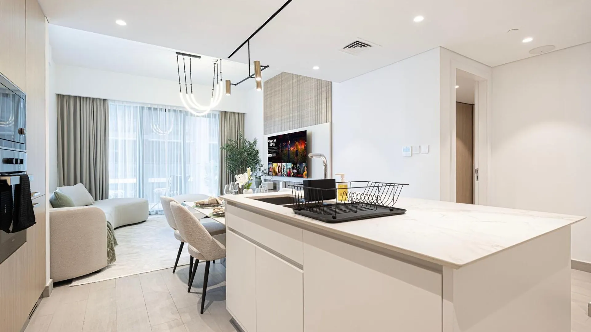 High-End 1Br-Panoramic Views, Pool With Burj Khalifa View, Padel & Rooftop Bbq Experience Dubai Apartment