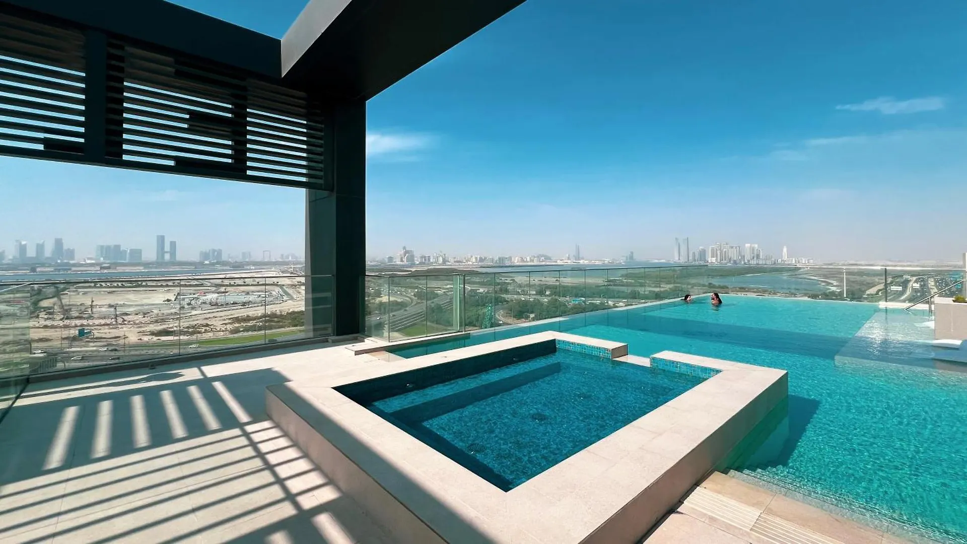 High-End 1Br-Panoramic Views, Pool With Burj Khalifa View, Padel & Rooftop Bbq Experience Dubai Apartment
