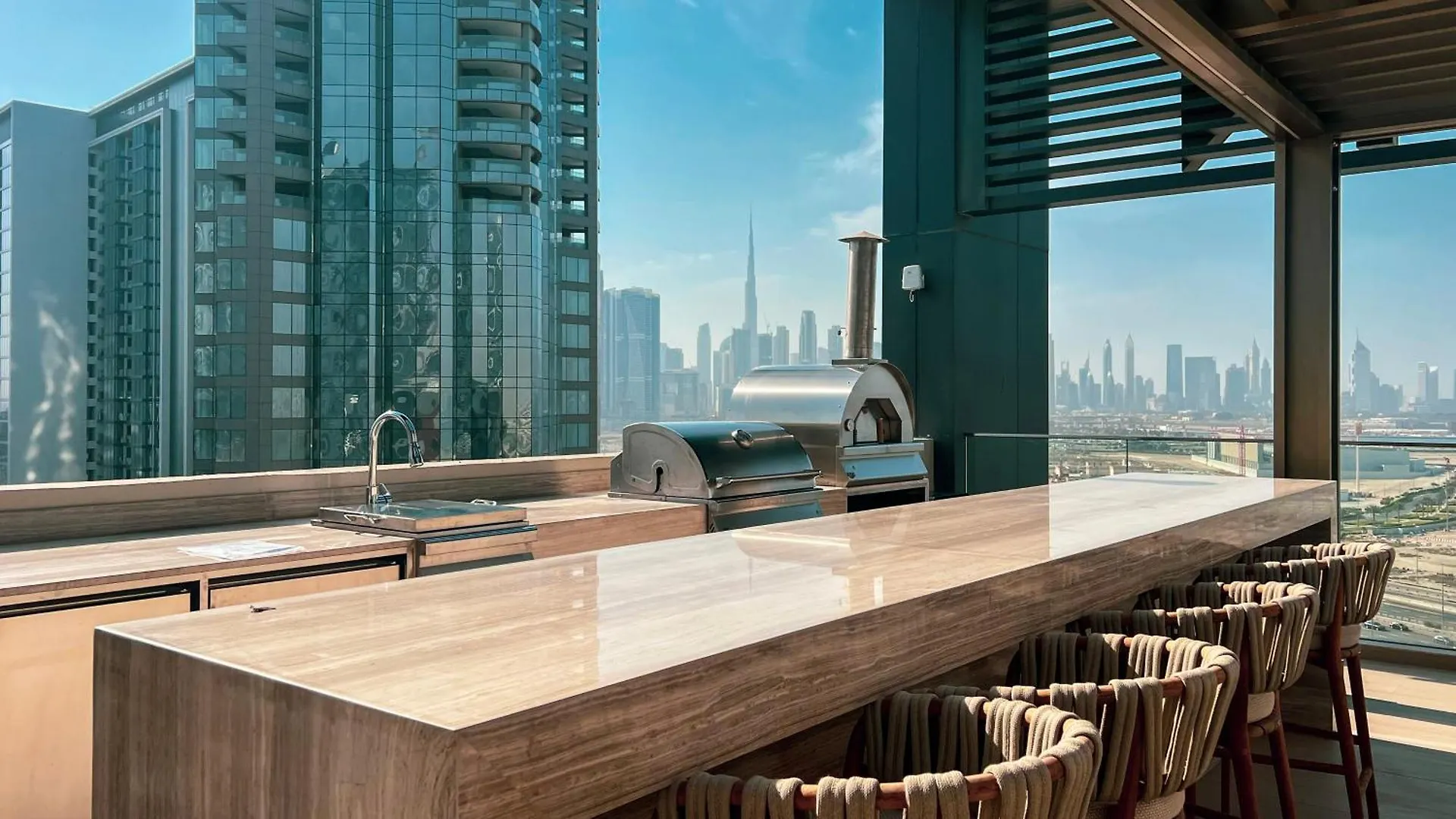 High-End 1Br-Panoramic Views, Pool With Burj Khalifa View, Padel & Rooftop Bbq Experience Dubai